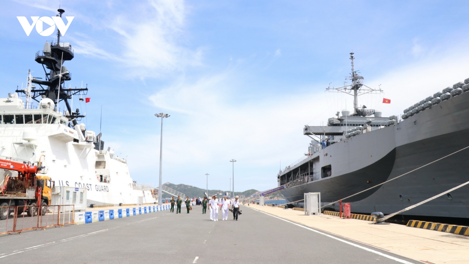 Tàu Hải quân và tuần duyên Hoa Kỳ cập Cảng Cam Ranh